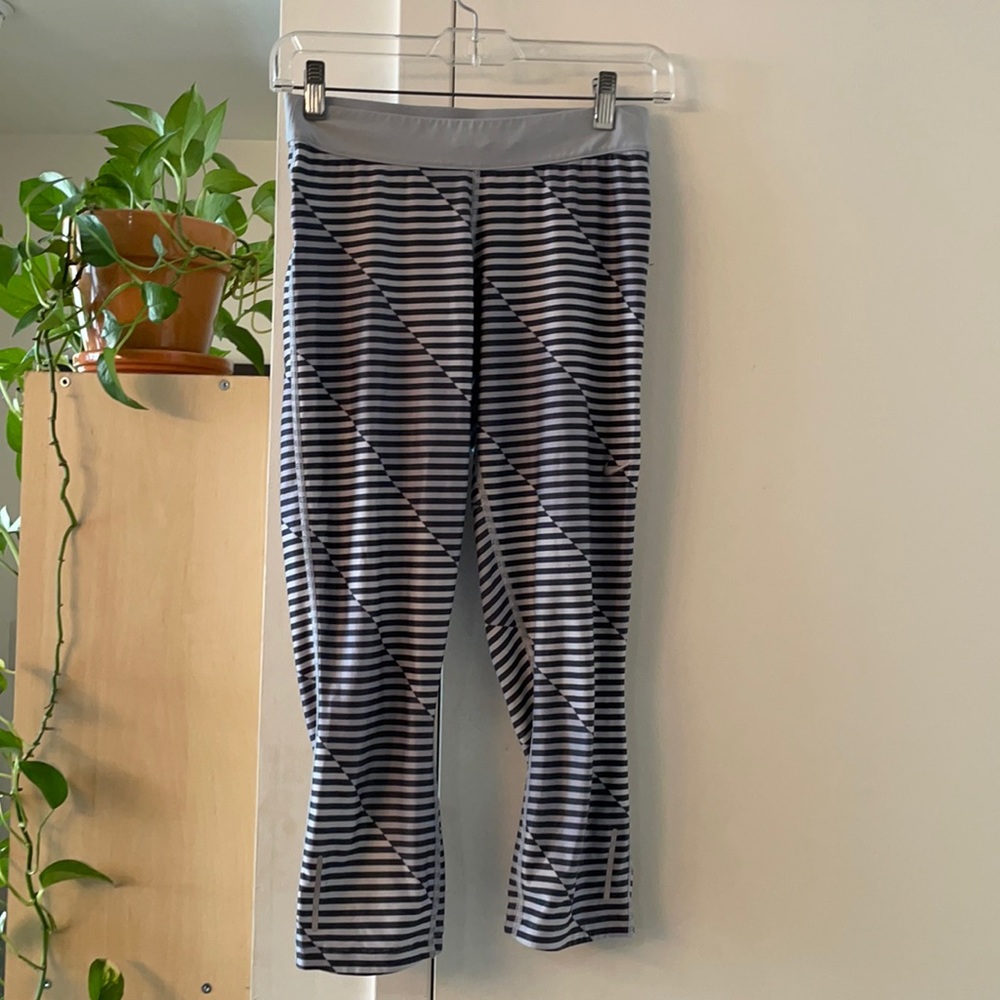 Nike Dri-Fit Striped 3/4 length leggings